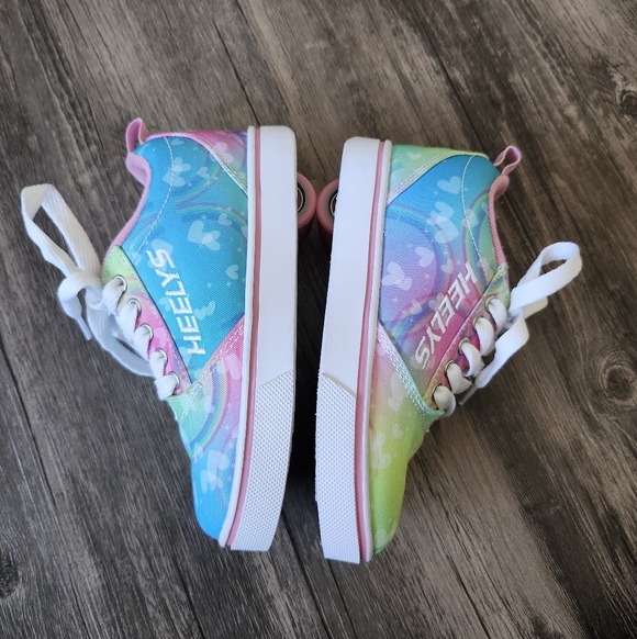 Heelys Pro 20 Heart Rainbow Prints Skate Sneakers - Picture 4 of 8
